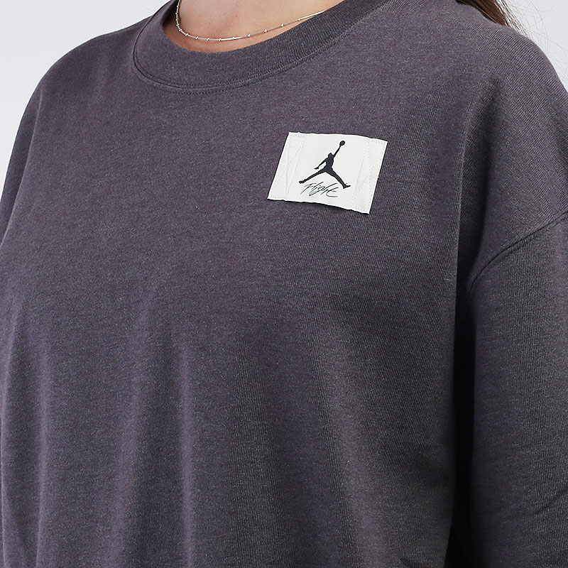 женская серая футболка Jordan Essentials T-Shirt DD7057-082 - цена, описание, фото 2